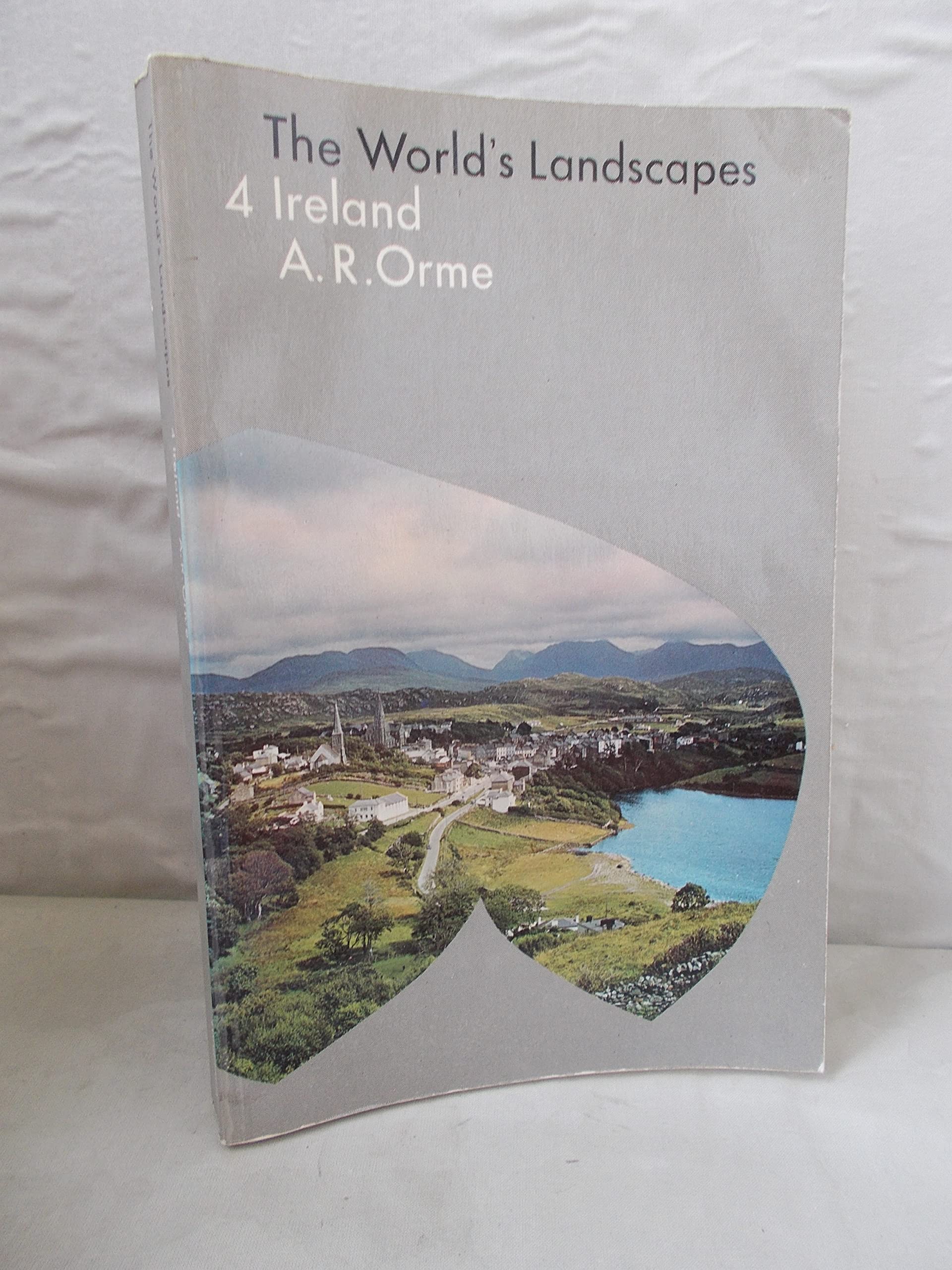 Ireland (World's Landscapes,),Used