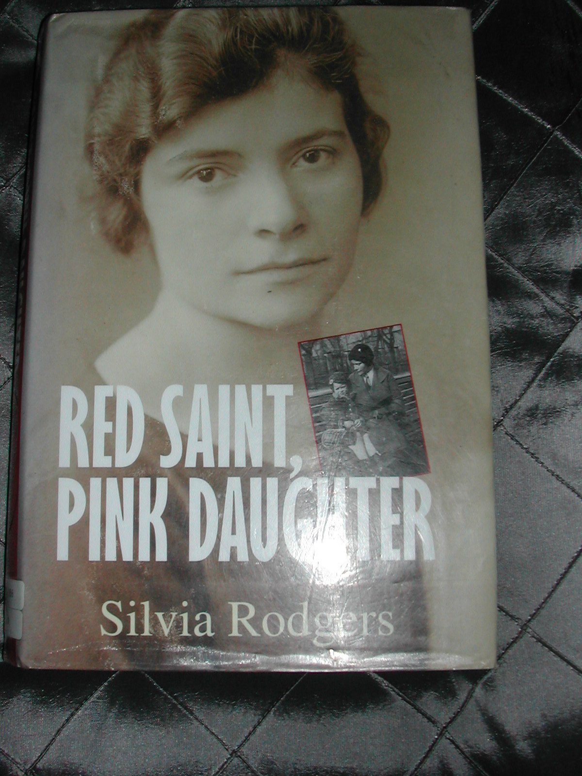 Red saint, pink daughter: A communist childhood in Berlin and London,Used