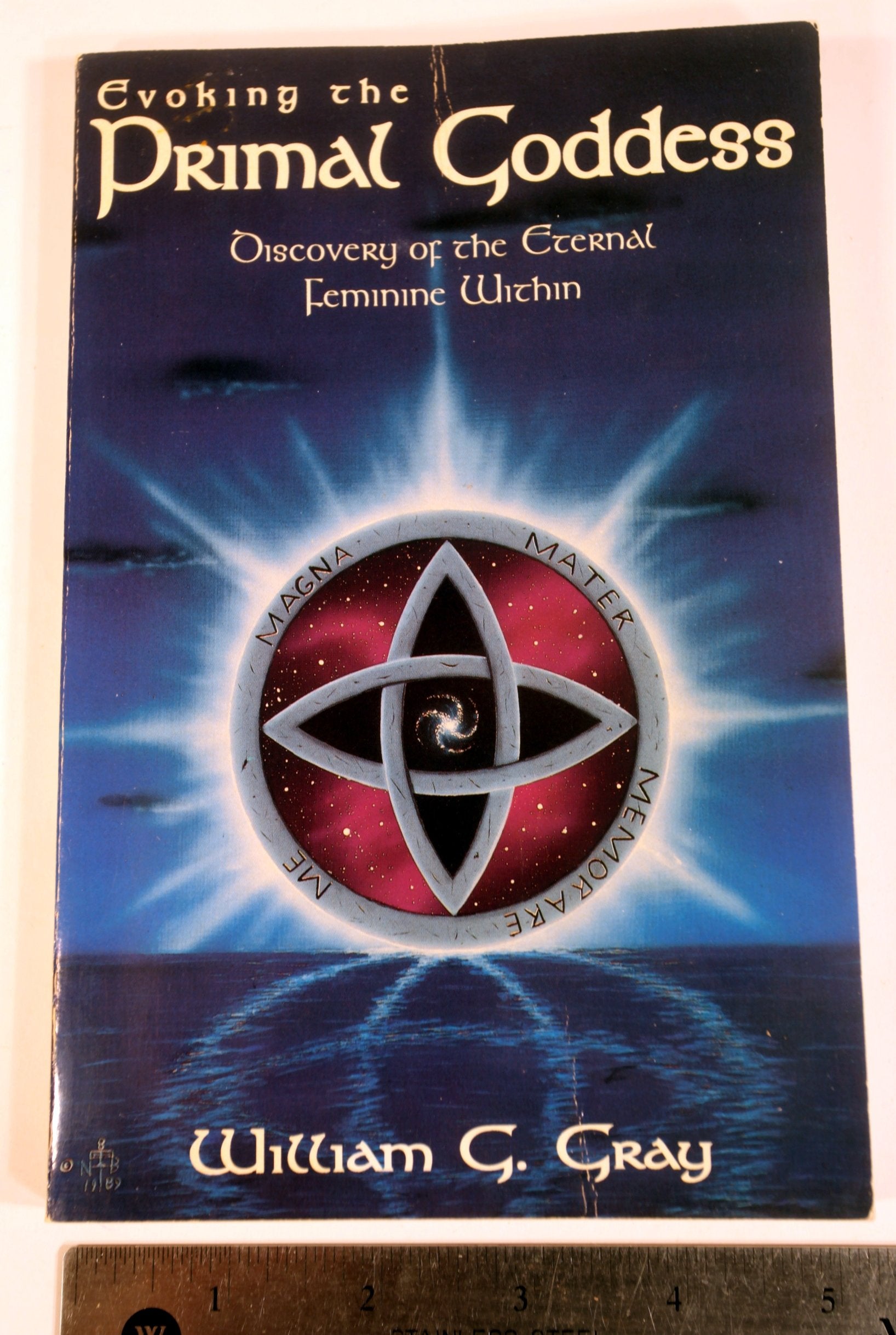 Evoking The Primal Goddess: Discovery Of The Eternal Feminine Within (Llewellyn'S New World Magic Series),Used