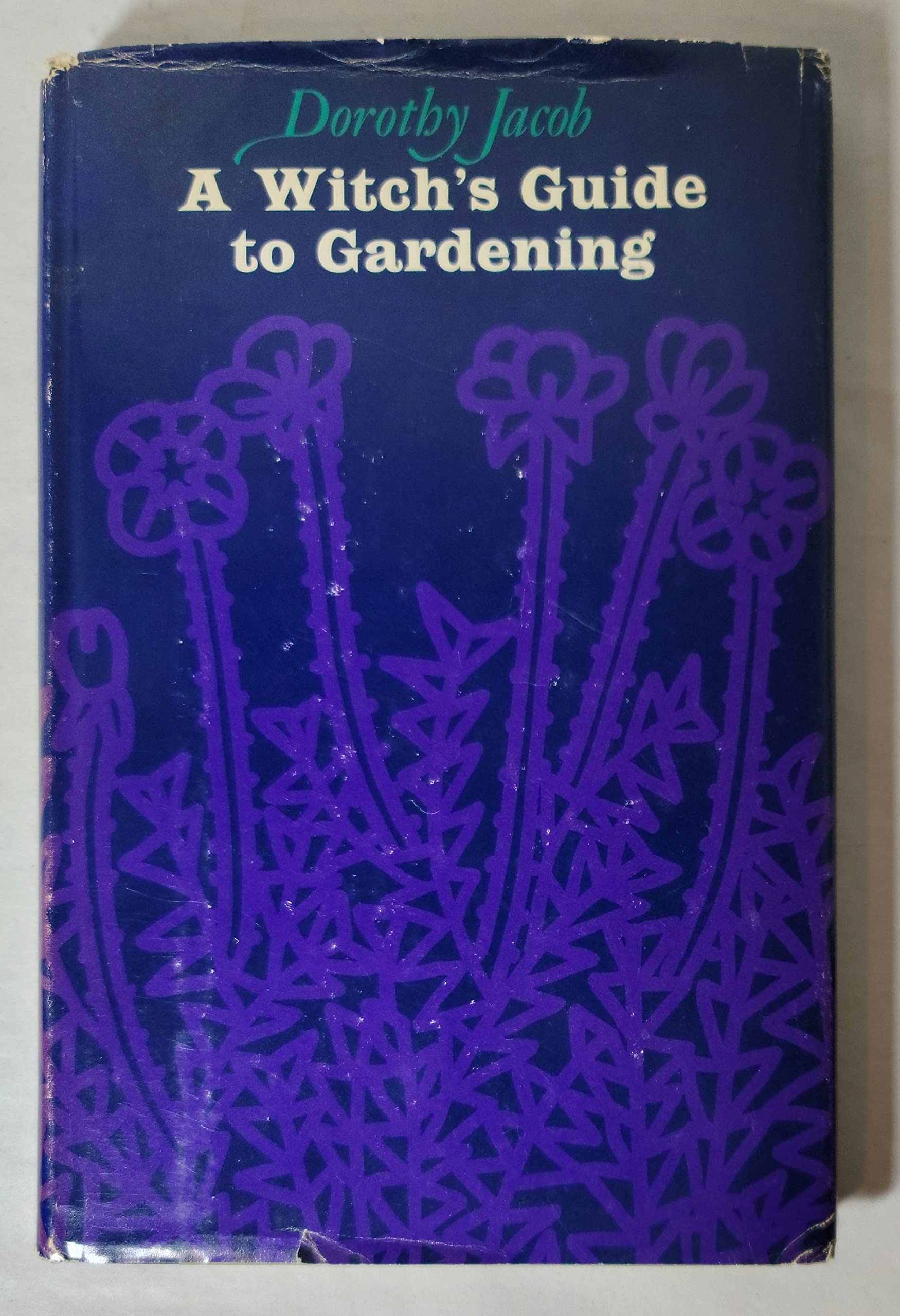 A Witch's Guide to Gardening,Used