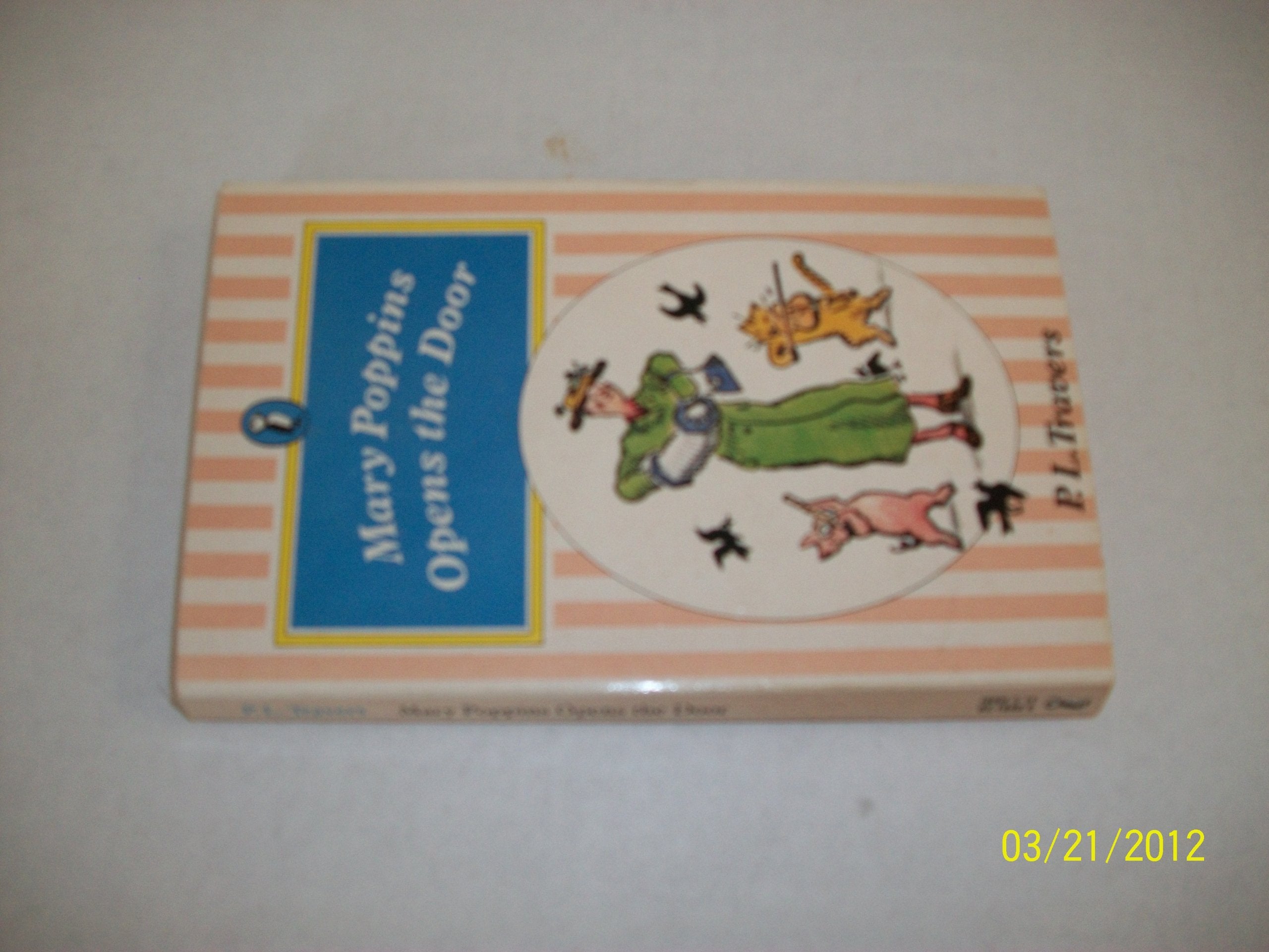 Mary Poppins Opens the Door (Puffin Books),Used