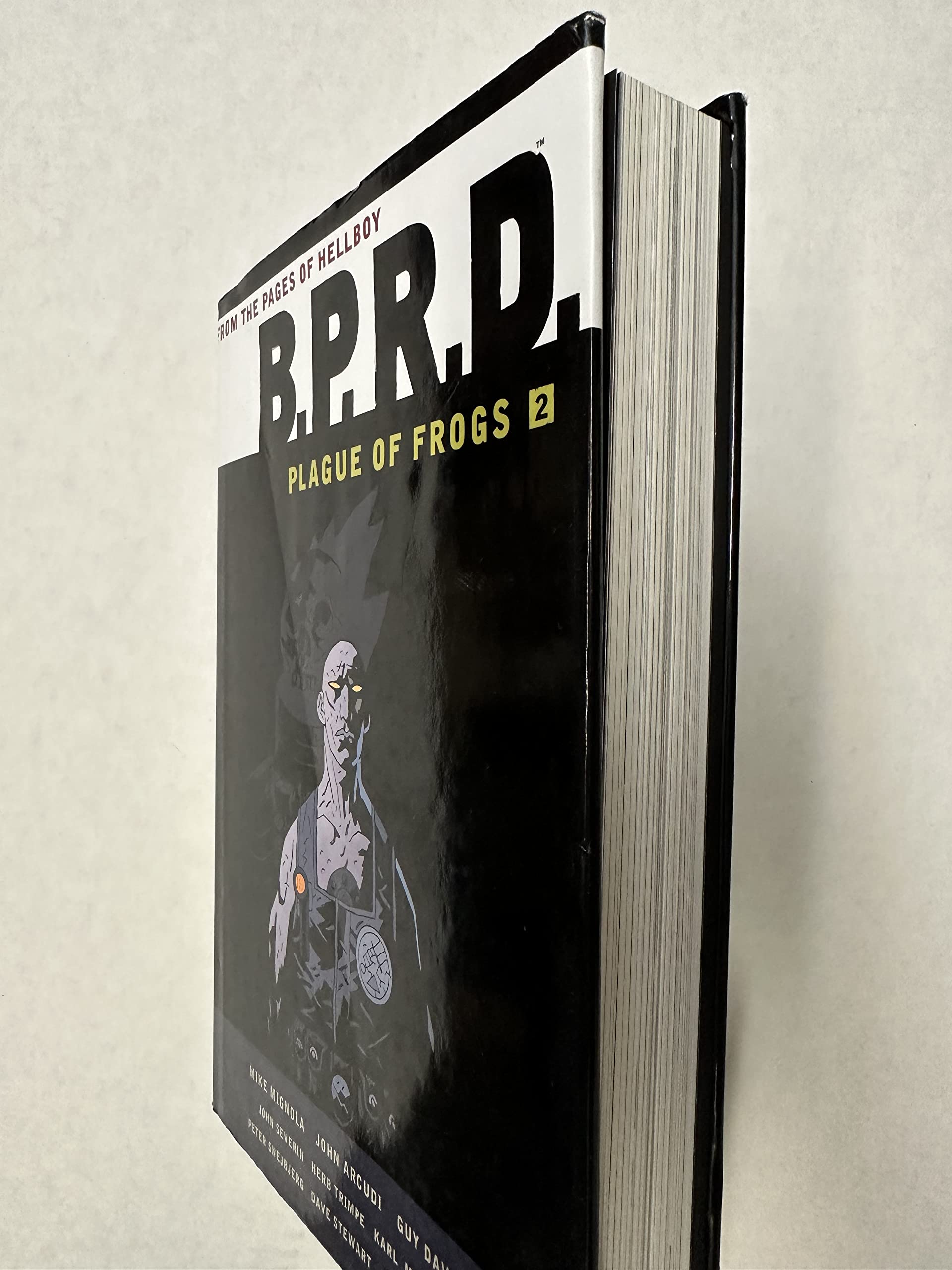B.P.R.D.: Plague of Frogs Hardcover Collection Volume 2,Used