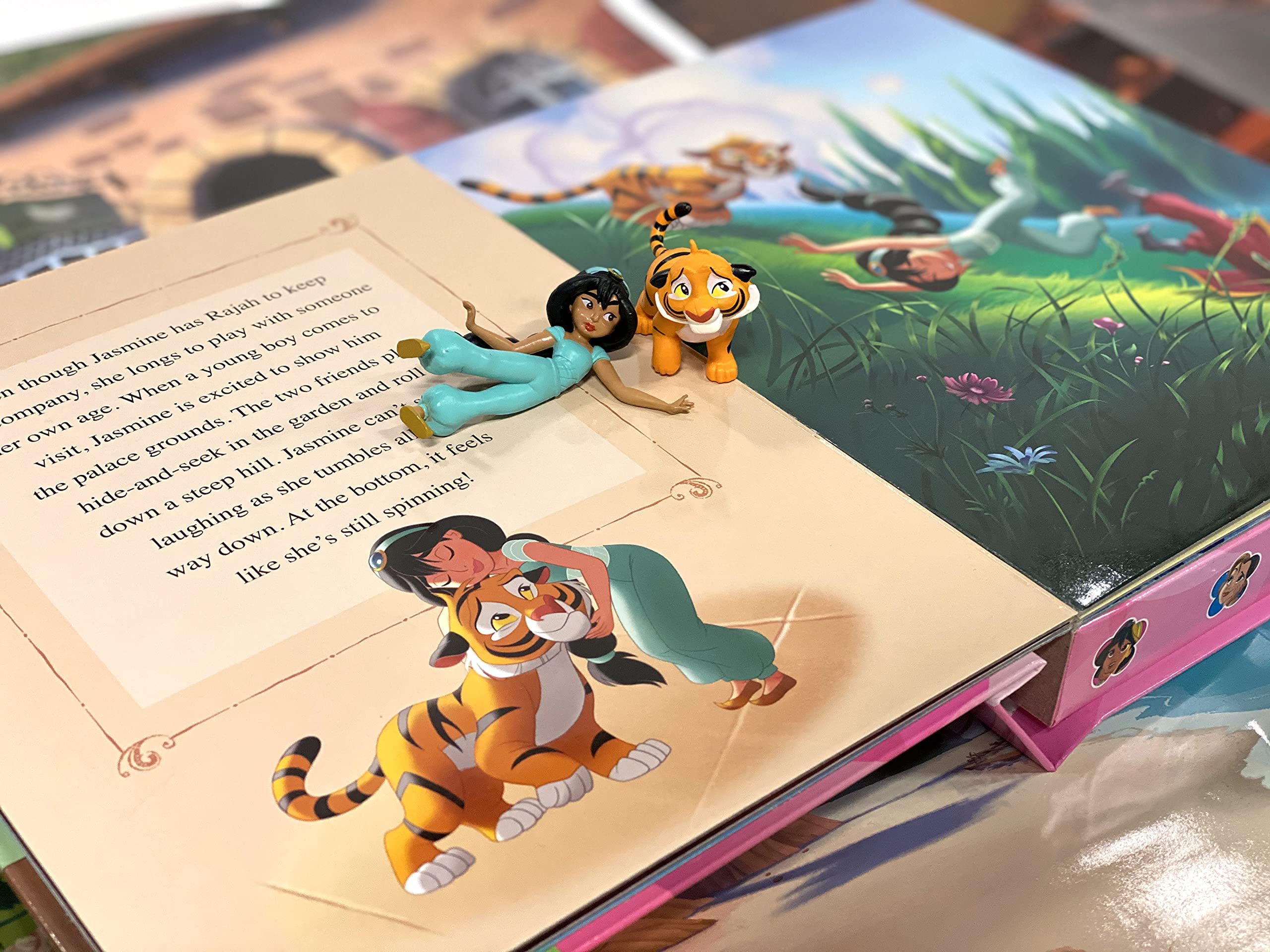 Disney Princess Beginnings My Busy Books Storybook, 10 figurines, playmat,Used