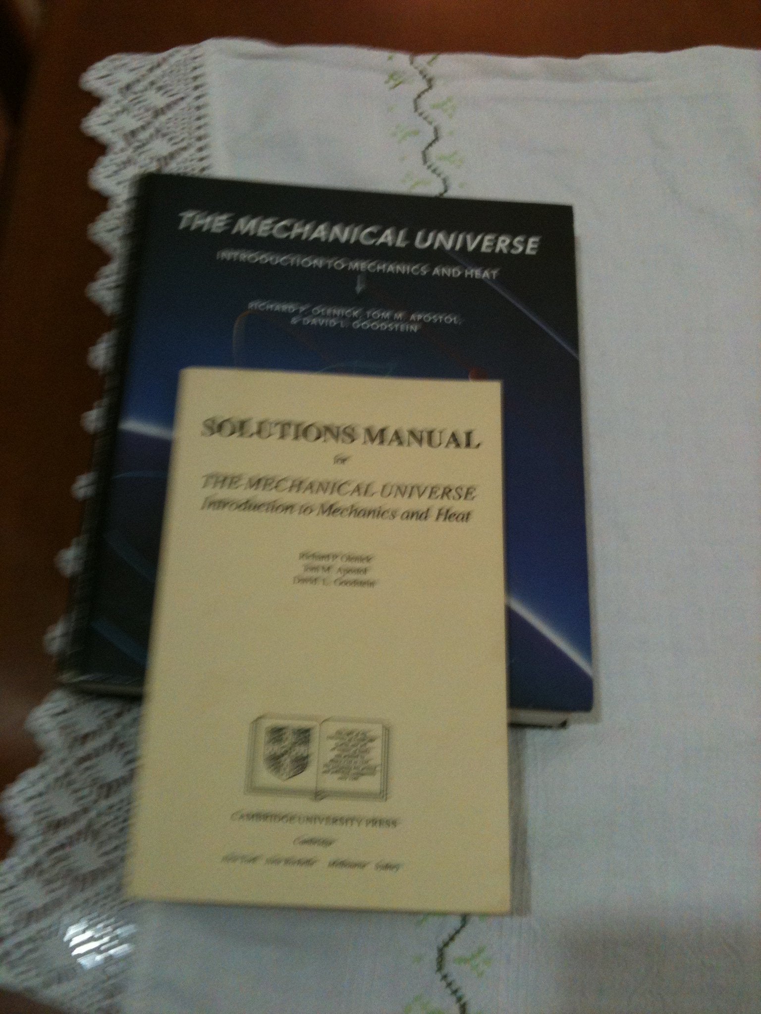 The Mechanical Universe: Introduction to Mechanics and Heat,Used