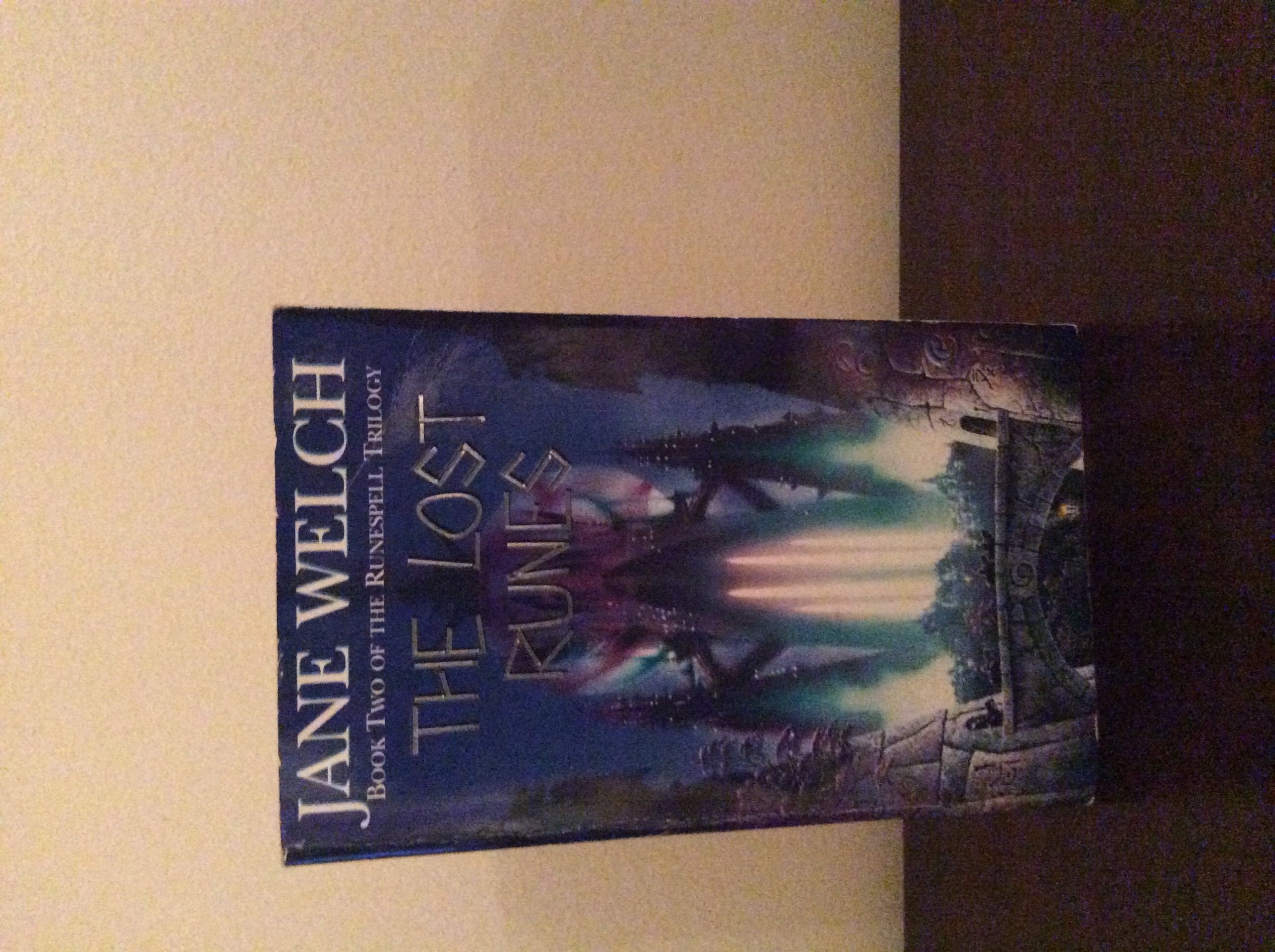 The Lost Runes (The Runespell Trilogy #2),Used