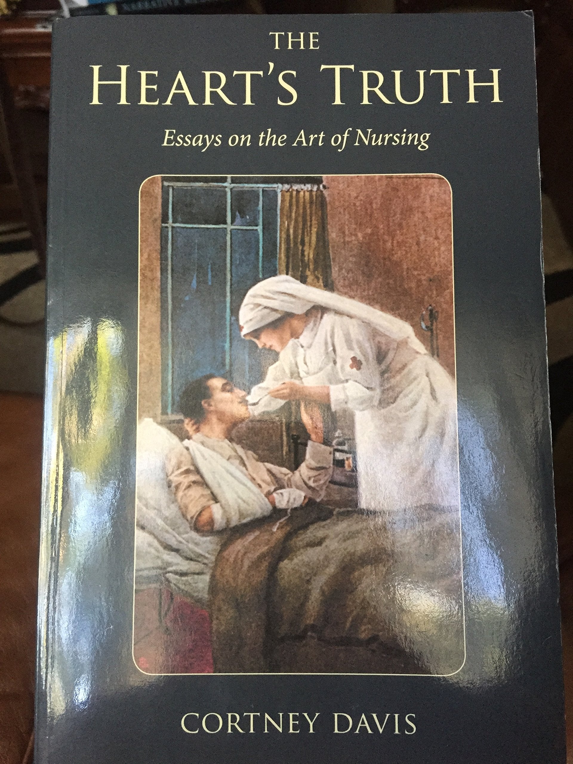 The Heart'S Truth: Essays On The Art Of Nursing (Literature & Medicine),Used