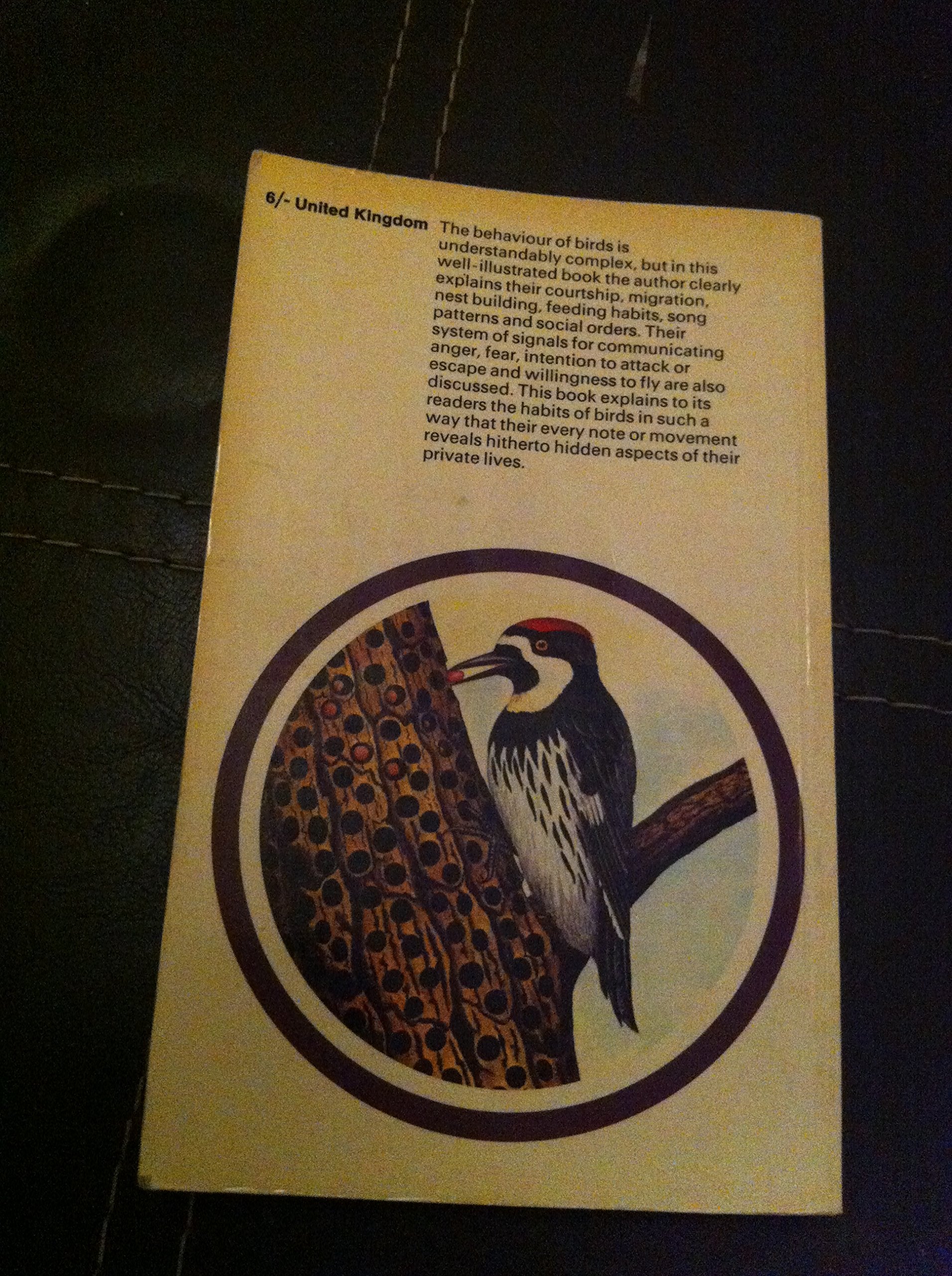 Bird behaviour; (Hamlyn allcolour paperbacks),Used