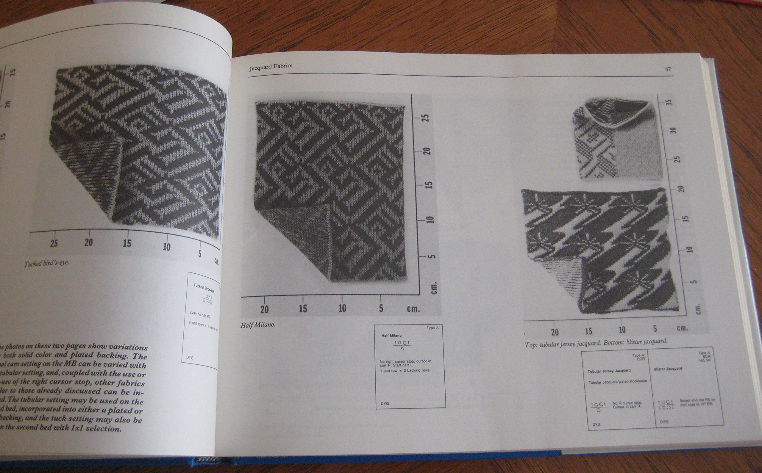 A Machine Knitter's Guide to Creating Fabrics: Jacquard, Lace, Intarsia, Ripple, and More,New
