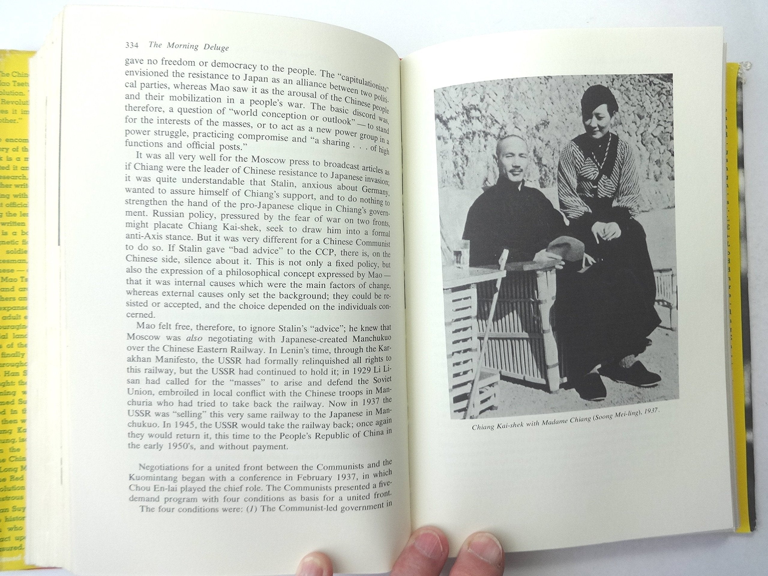 The morning deluge;: Mao Tsetung and the Chinese revolution, 18931954,Used