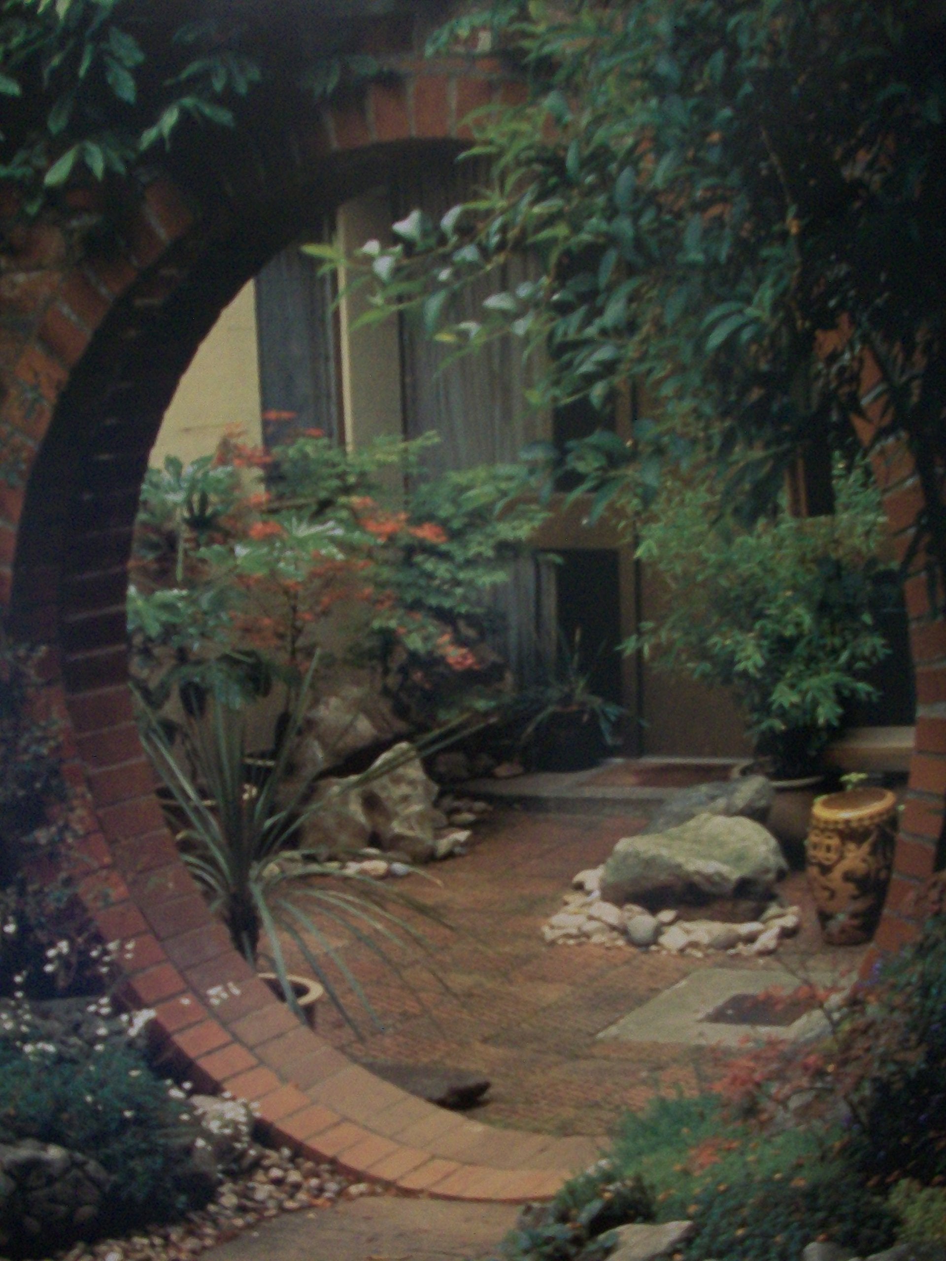 How to Feng Shui Your Garden (Practical Handbook),Used