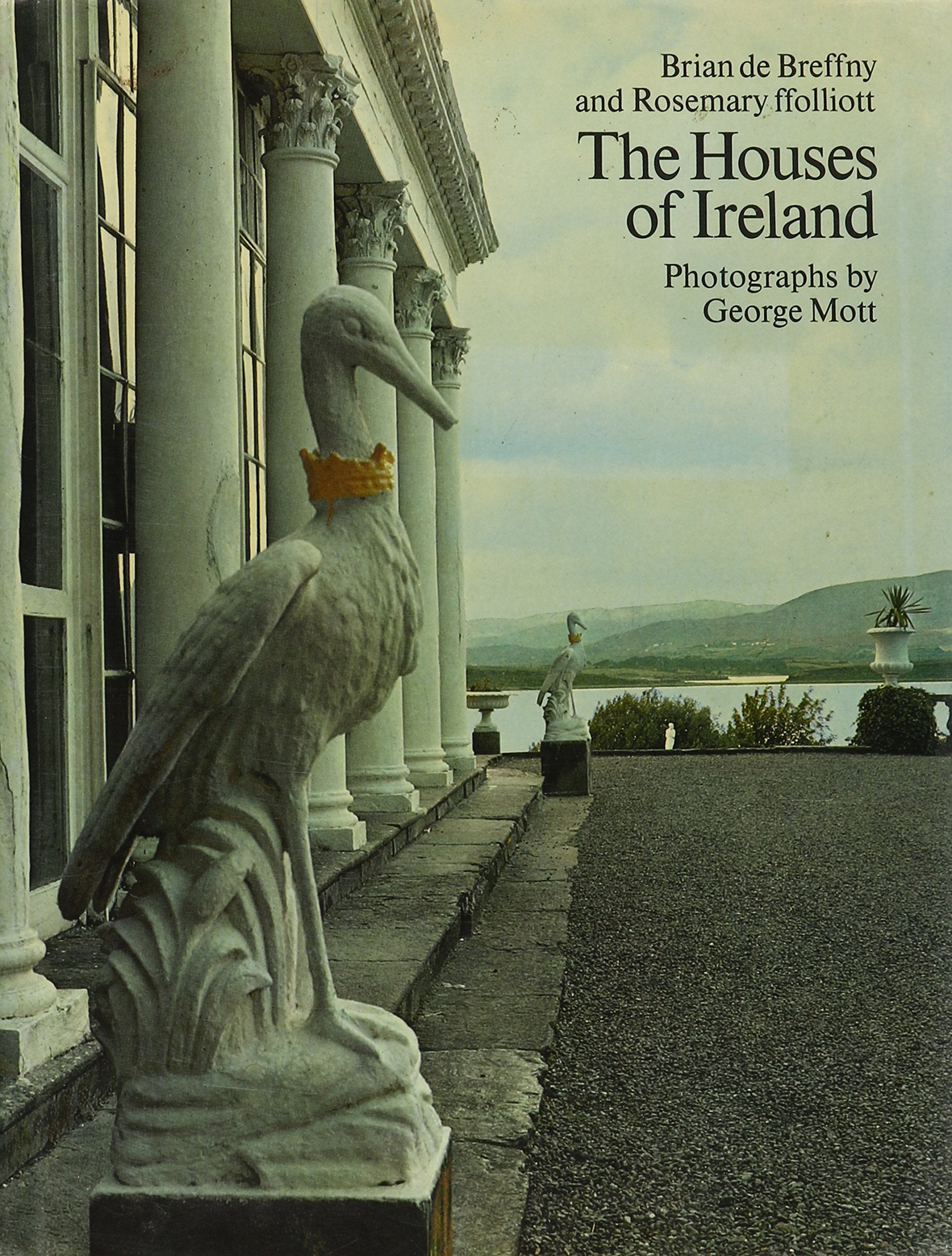 The Houses of Ireland (A Studio Book),Used