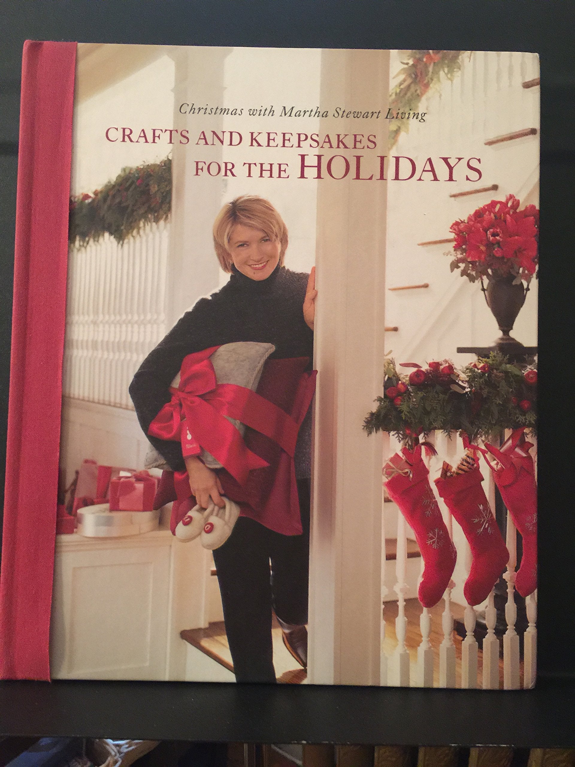 Crafts And Keepsakes For The Holidays (Christmas With Martha Stewart Living),Used