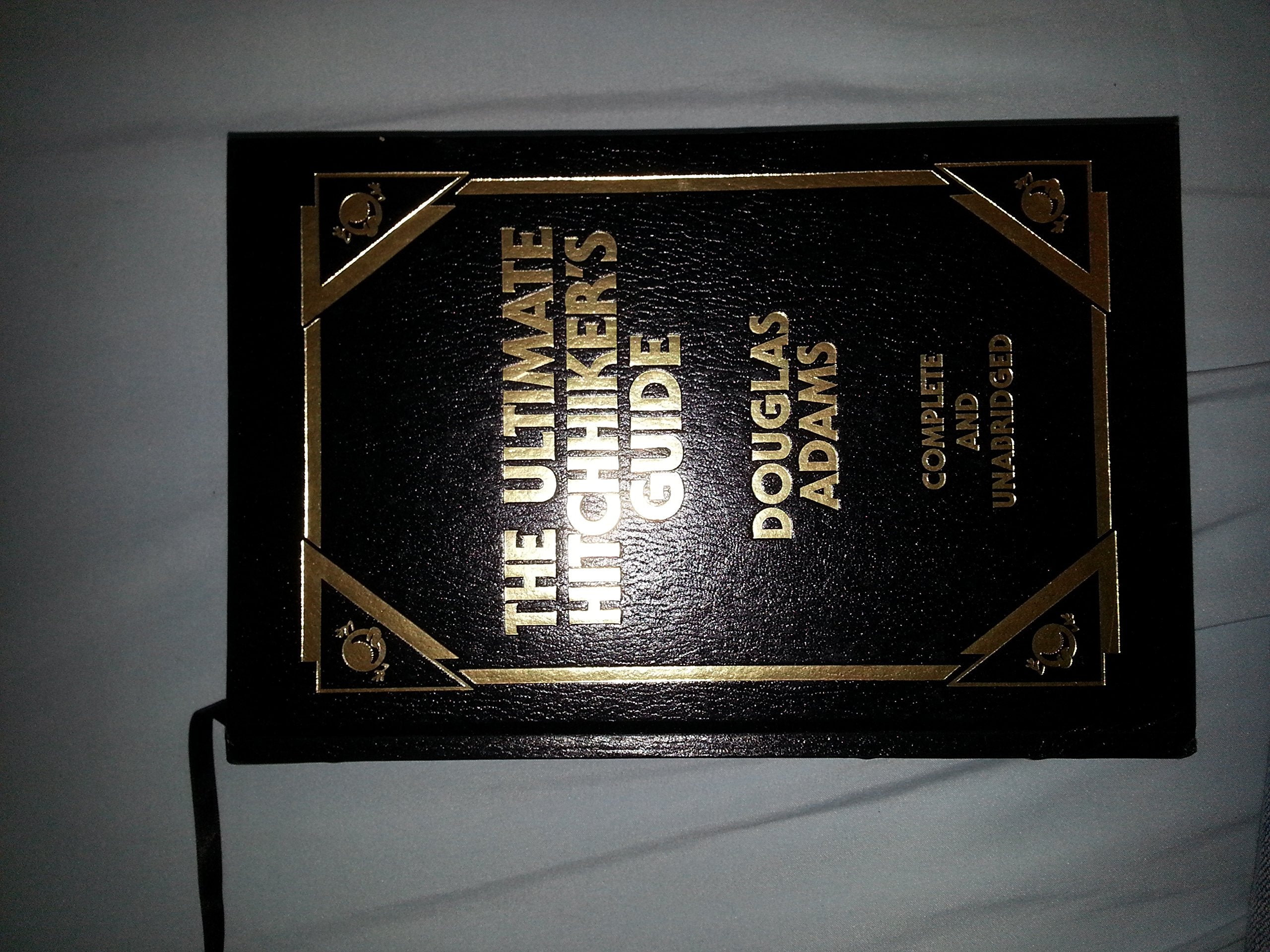 The Ultimate Hitchhiker'S Guide: Complete And Unabridged