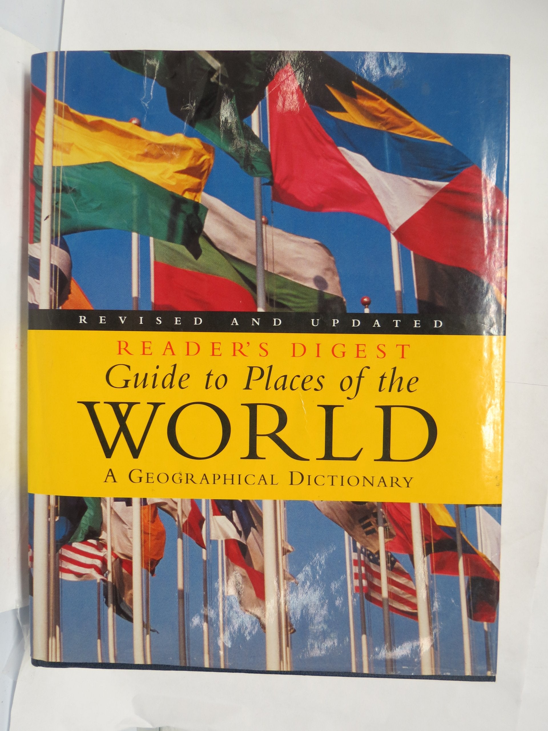 Guide to places of the world (Reader's Digest Guide to Places of the World),Used