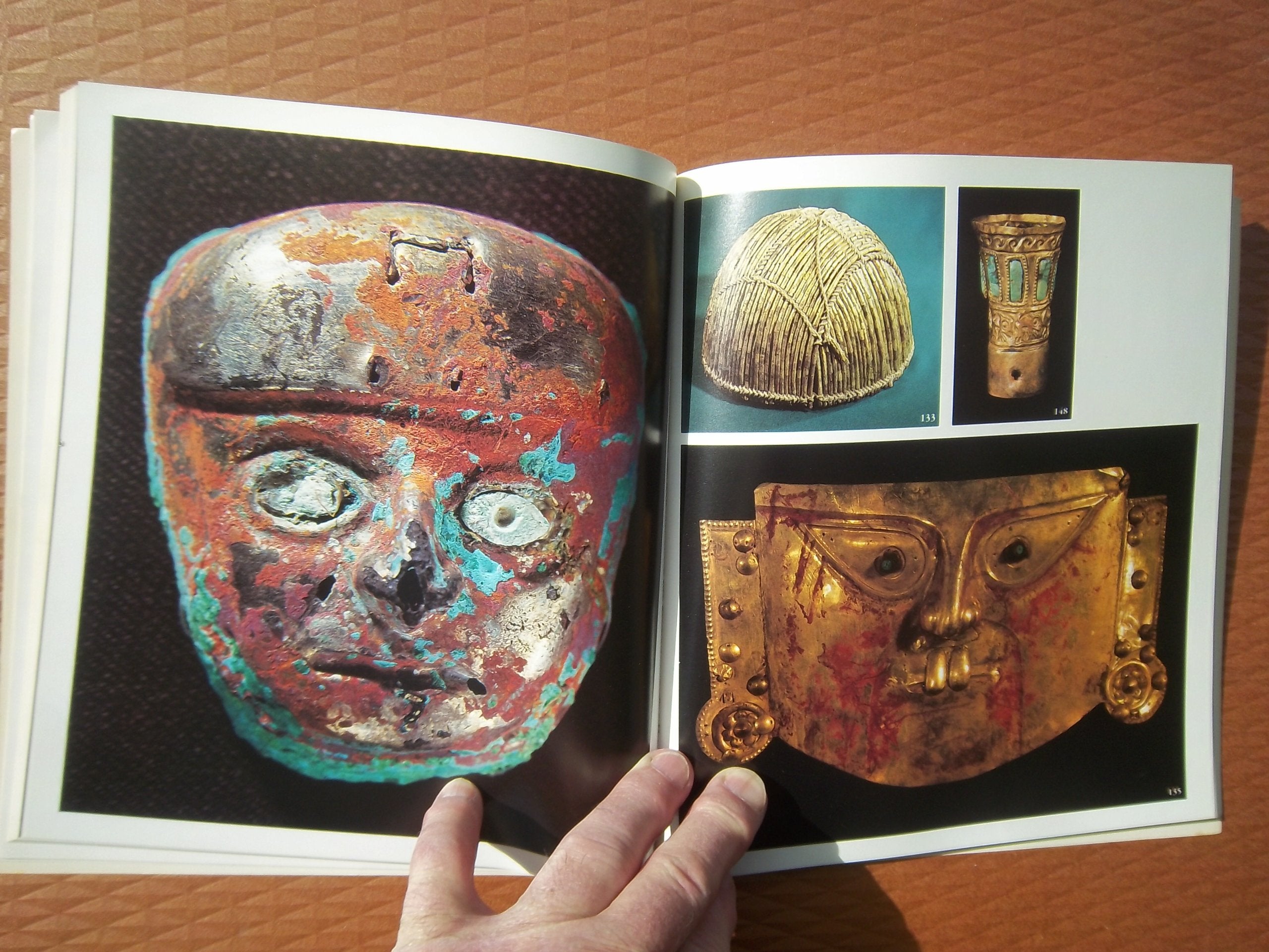 Gold for the gods: A catalogue to an exhibition of preInca and Inca gold and artifacts from Peru,Used