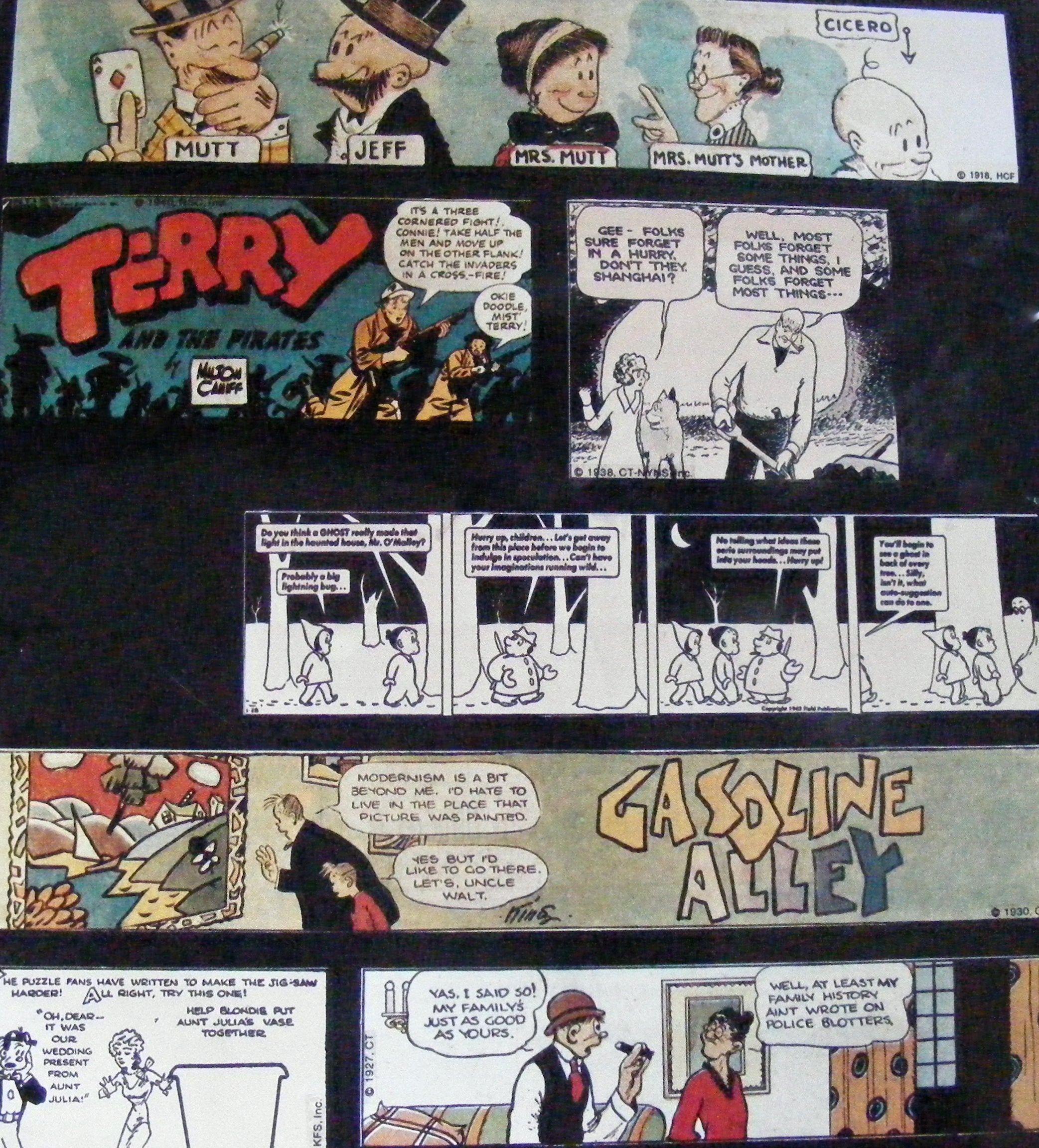 The Smithsonian Collection Of Newspaper Comics,Used