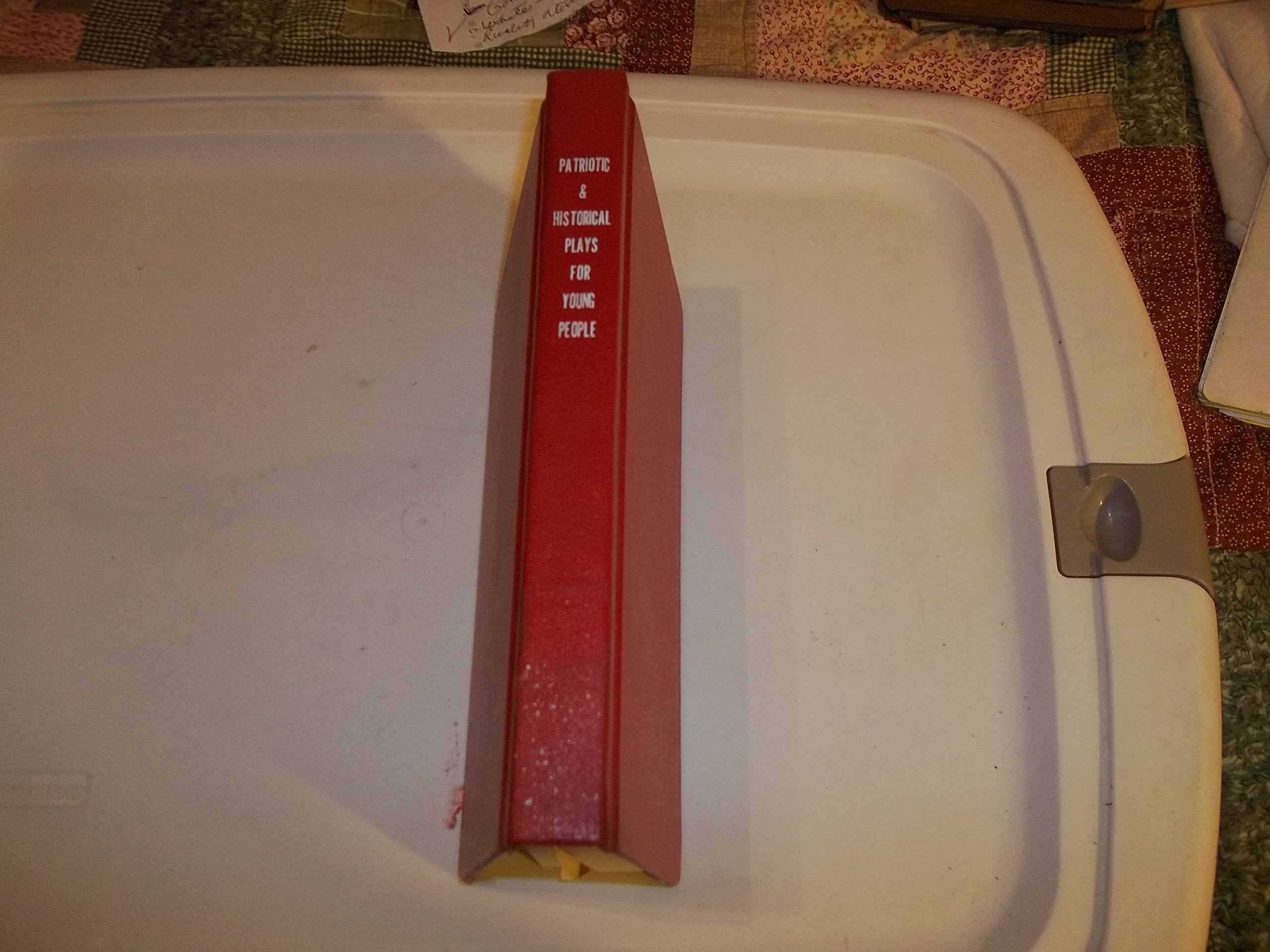 Patriotic and Historical Plays for Young People: RoyaltyFree Plays and Programs About the People and Events That Made America G,Used