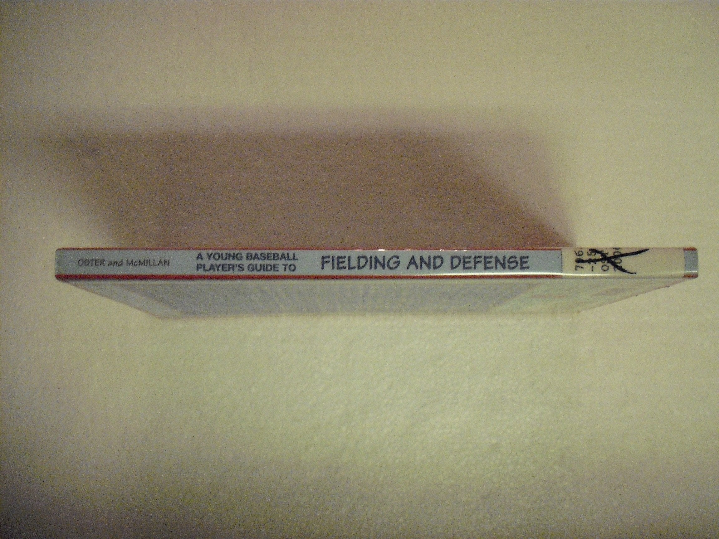 A Young Baseball Player's Guide to Fielding And Defense (Young Player's),Used