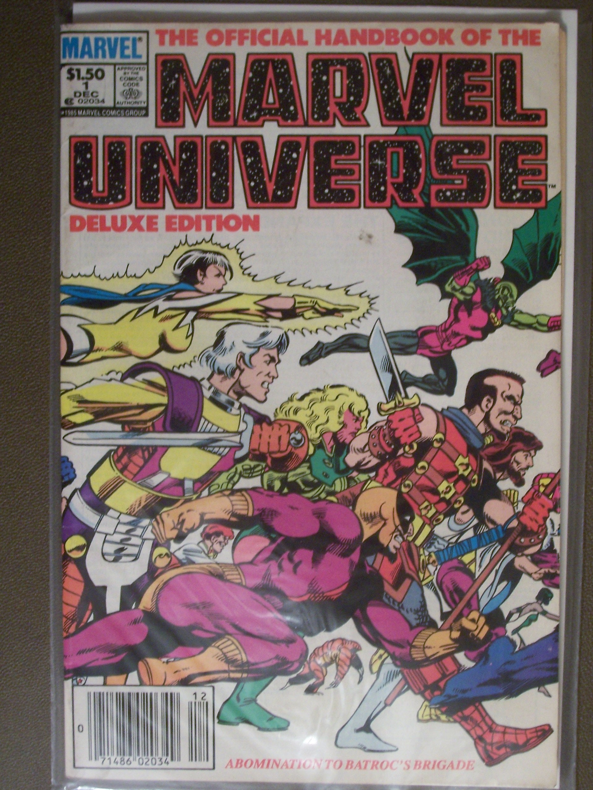 Essential Official Handbook Of The Marvel Universe  Deluxe Edition, Vol. 1 (Marvel Essentials),Used