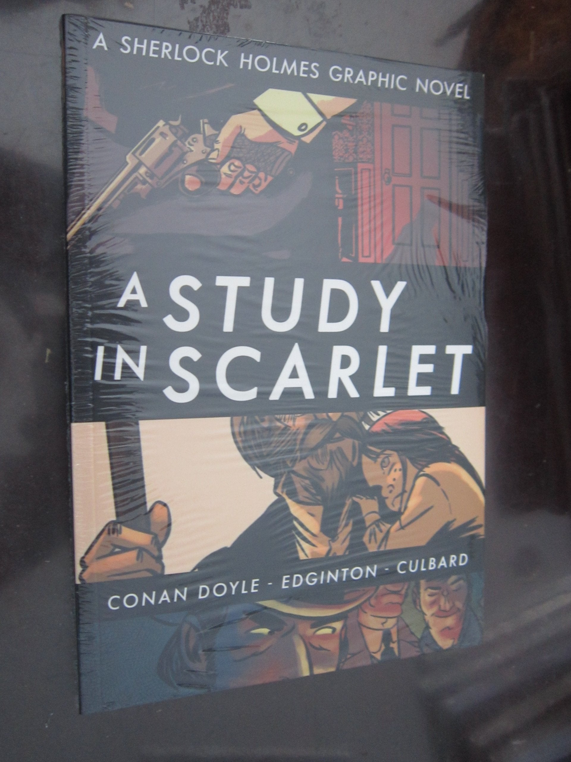A Study in Scarlet (Illustrated Classics): A Sherlock Holmes Graphic Novel,Used