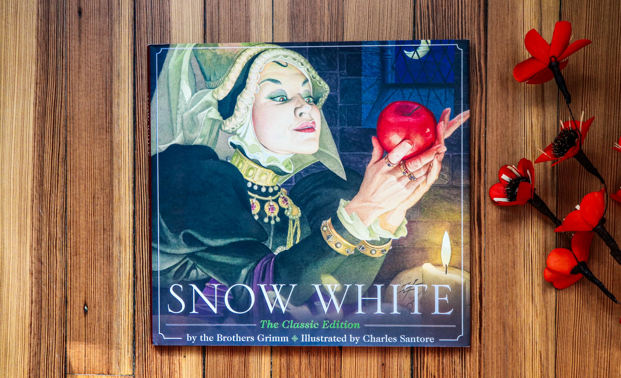 Snow White: The Classic Edition (Charles Santore Children's Classics),Used