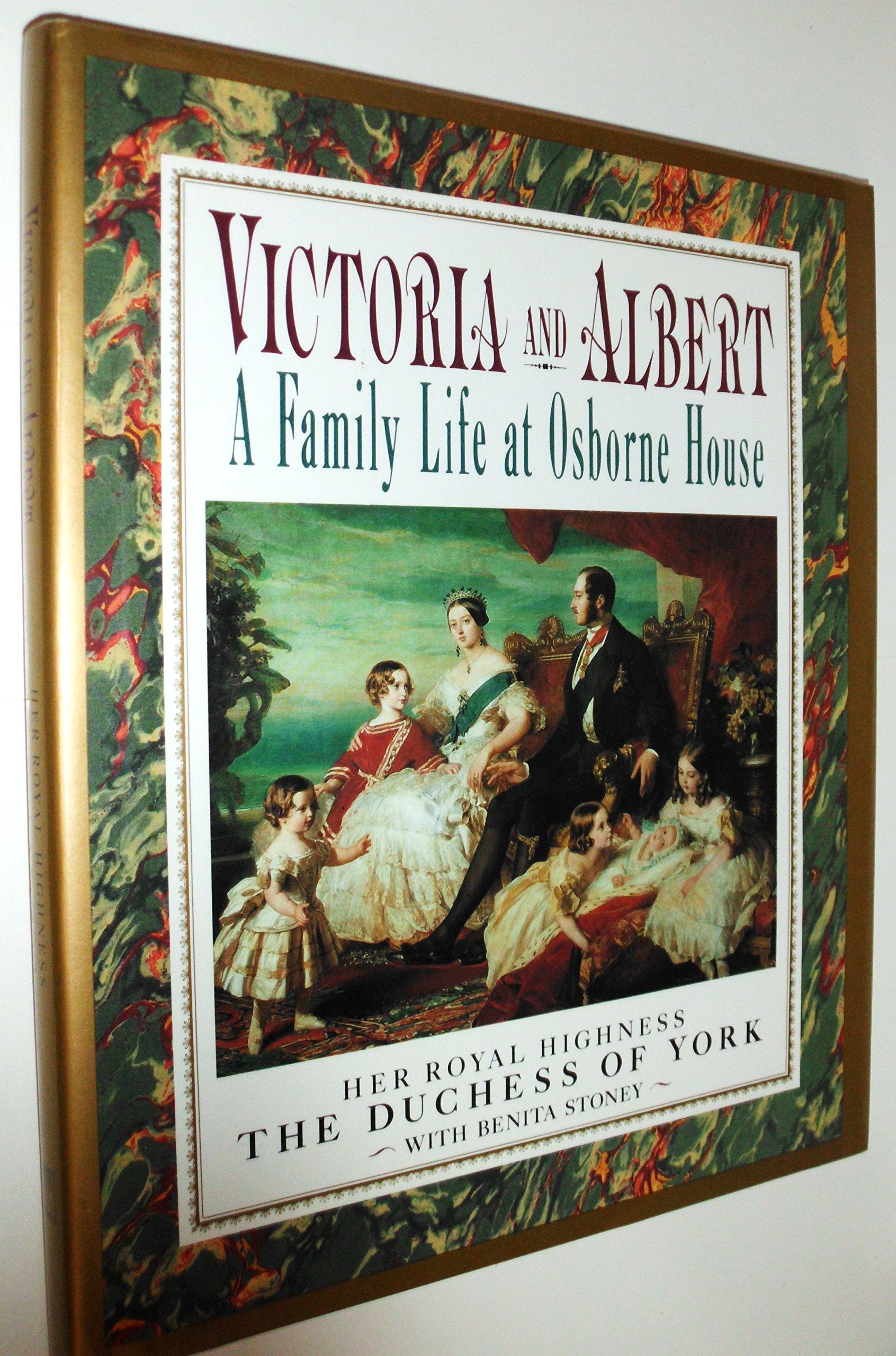 Victoria and Albert: A Family Life at Osbourne House,New