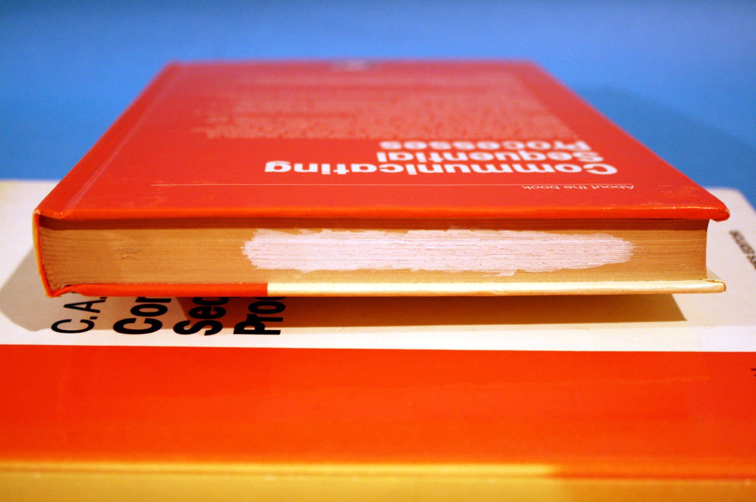 Communicating sequential processes (PrenticeHall International series in computer science),New