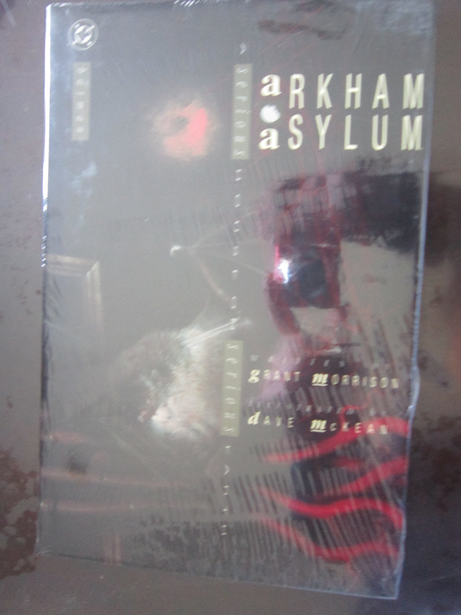 Batman: Arkham Asylum (15th Anniversary Edition) A Serious House on Serious Eart h,Used