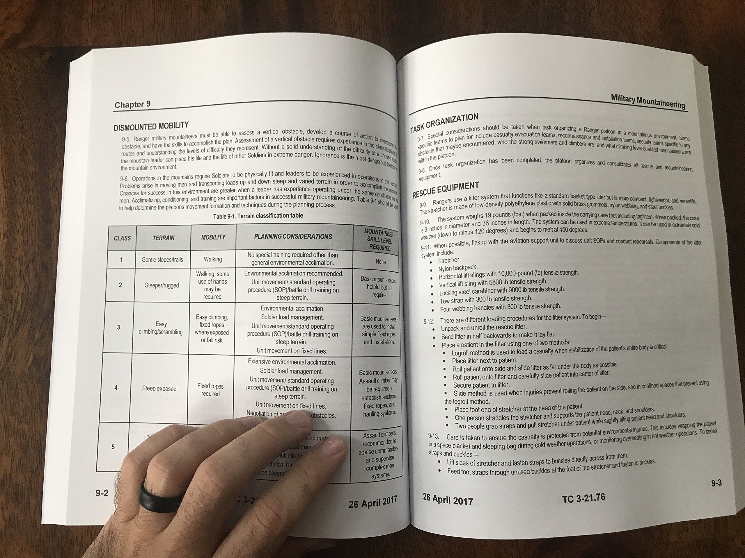 Ranger Handbook: TC 321.76, April 2017 Edition,New