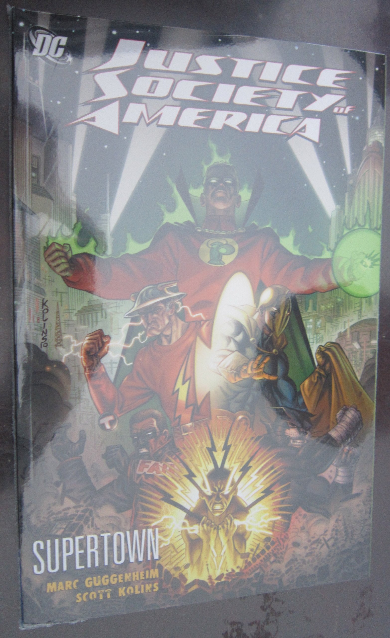 Justice Society of America: Supertown,Used