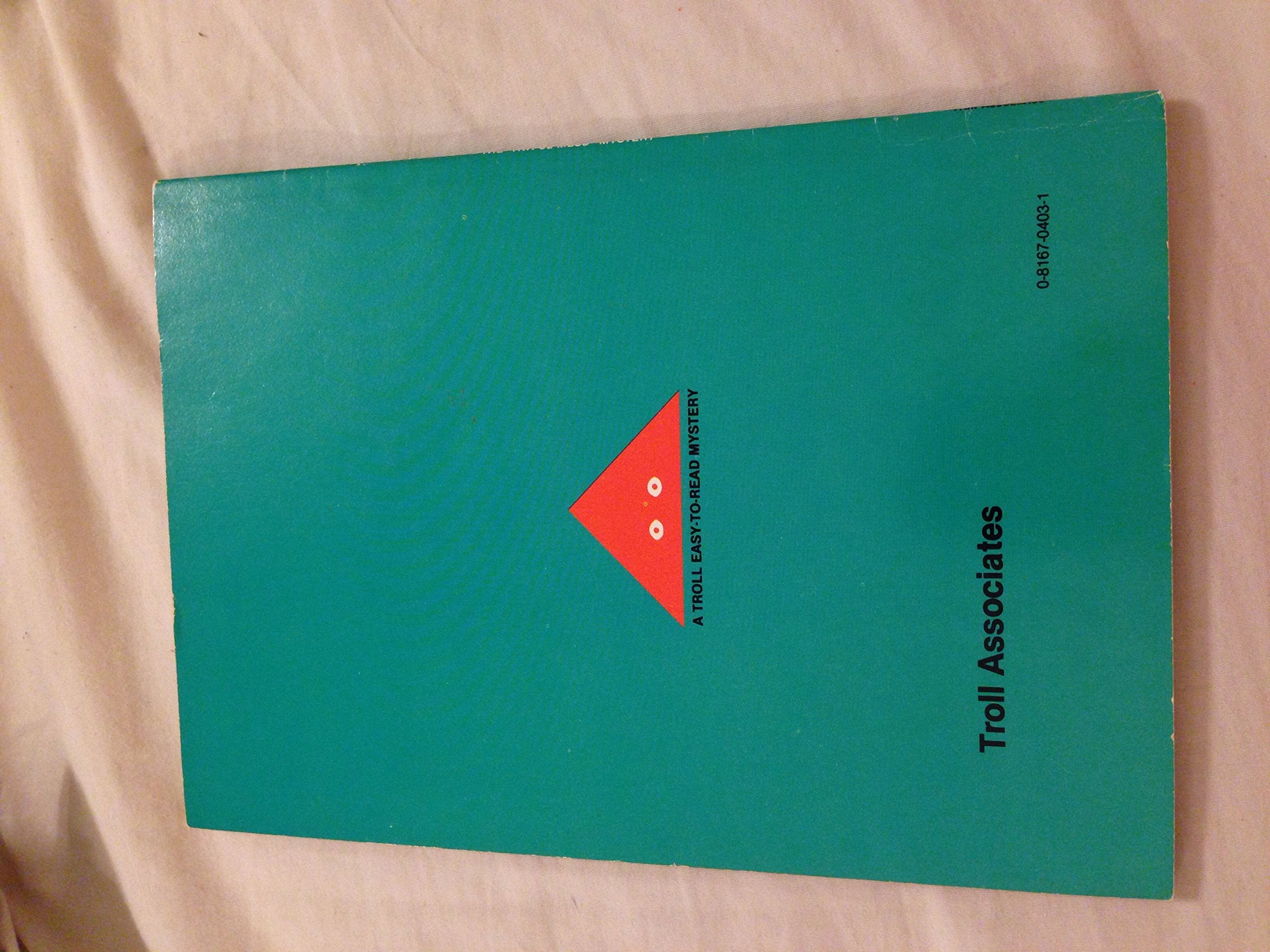The Awful Mess Mystery (Easy to Read Mysteries),Used
