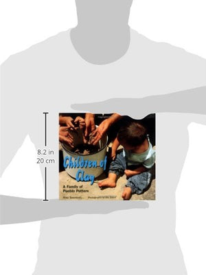 Children of Clay: A Family of Pueblo Potters (We Are Still Here: Native Americans Today),Used