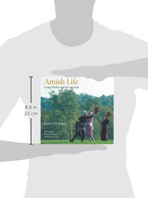 Amish Life: Living Plainly and Serving God,Used