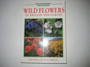 Photographic field guide: Wild flowers of Britain and Europe,Used