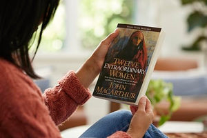 Twelve Extraordinary Women: How God Shaped Women of the Bible, and What He Wants to Do with You,New