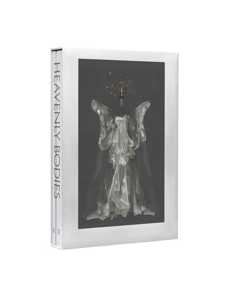 Heavenly Bodies: Fashion and the Catholic Imagination,Used