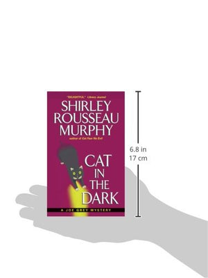 Cat in the Dark: A Joe Grey Mystery (Joe Grey Mystery Series, 4),Used