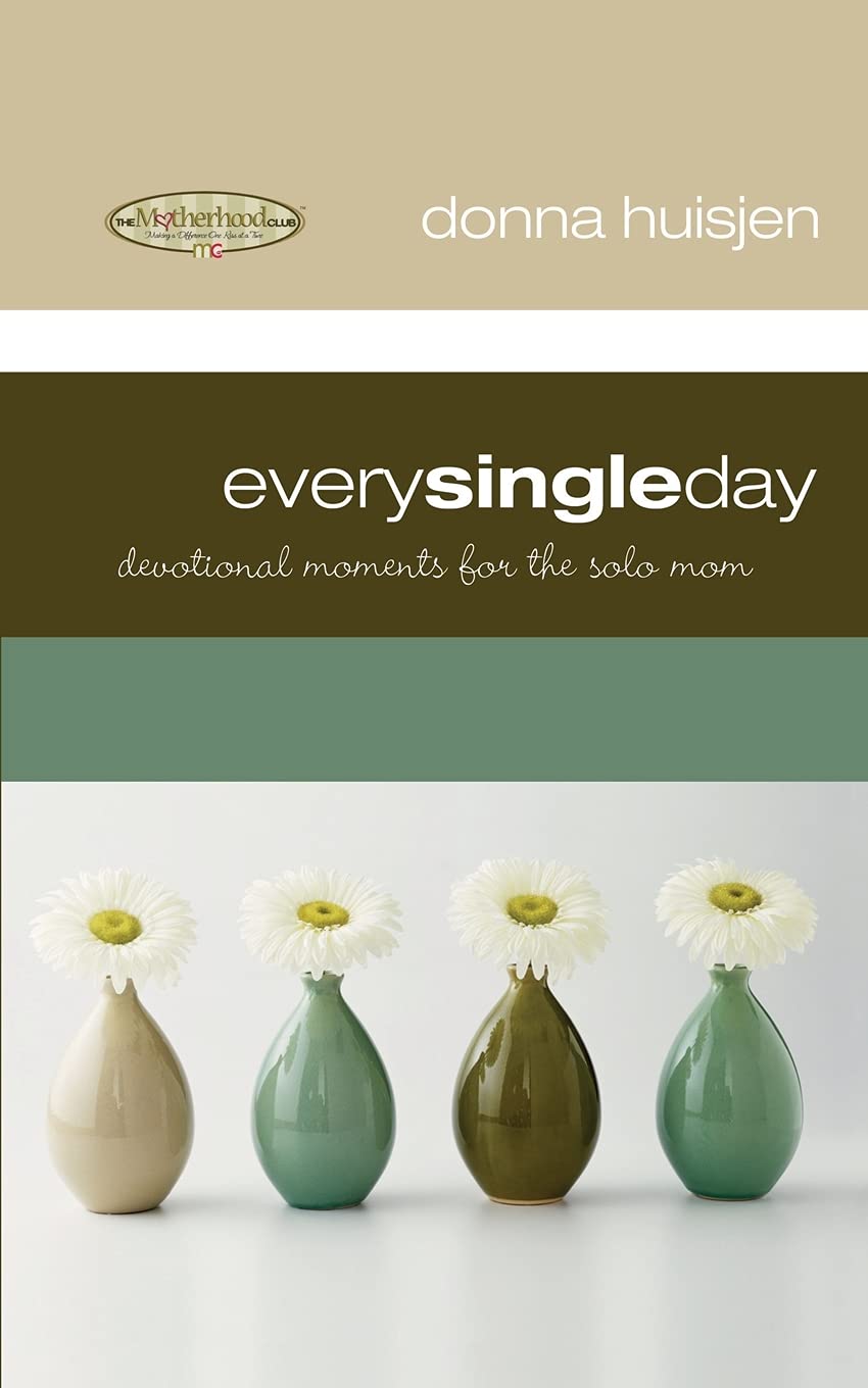 Every Single Day: Devotional Moments for the Solo Mom (Motherhood Club),Used