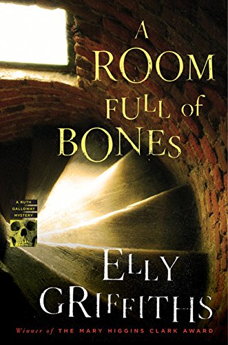 A Room Full of Bones: A Ruth Galloway Mystery (Ruth Galloway Mysteries),Used