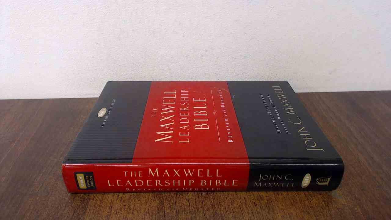 The Maxwell Leadership Bible: New King James Version,Used