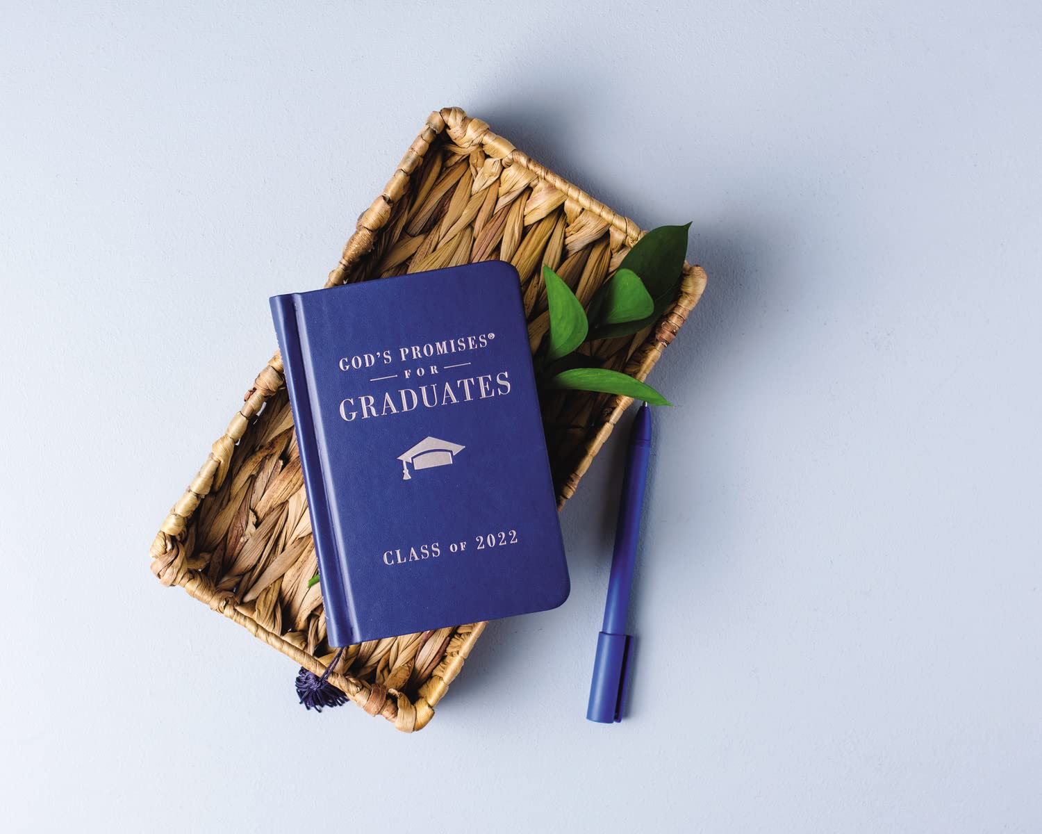 God's Promises for Graduates: Class of 2022  Navy NKJV: New King James Version,Used