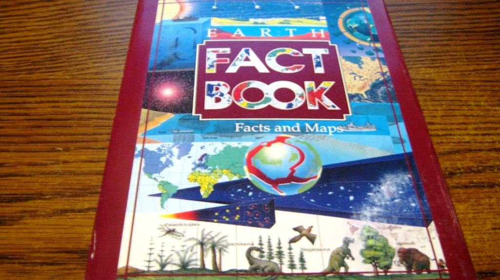 Coloring Mapbook  The Living Earth (Coloring Mapbooks Series : Book II),Used