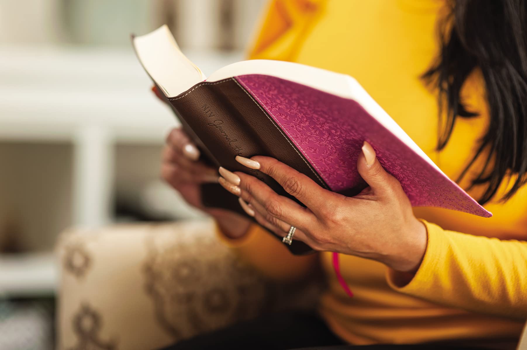 NIV, Journal the Word Bible, Large Print, Leathersoft, Pink/Brown: Reflect, Journal, or Create Art Next to Your Favorite Verses,New