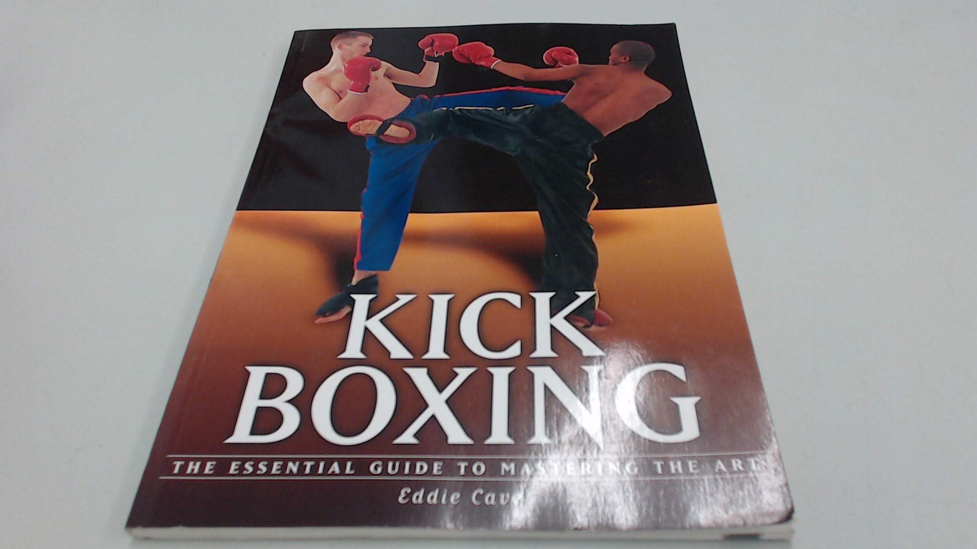 Kickboxing: The Essential Guide to Mastering the Art,Used