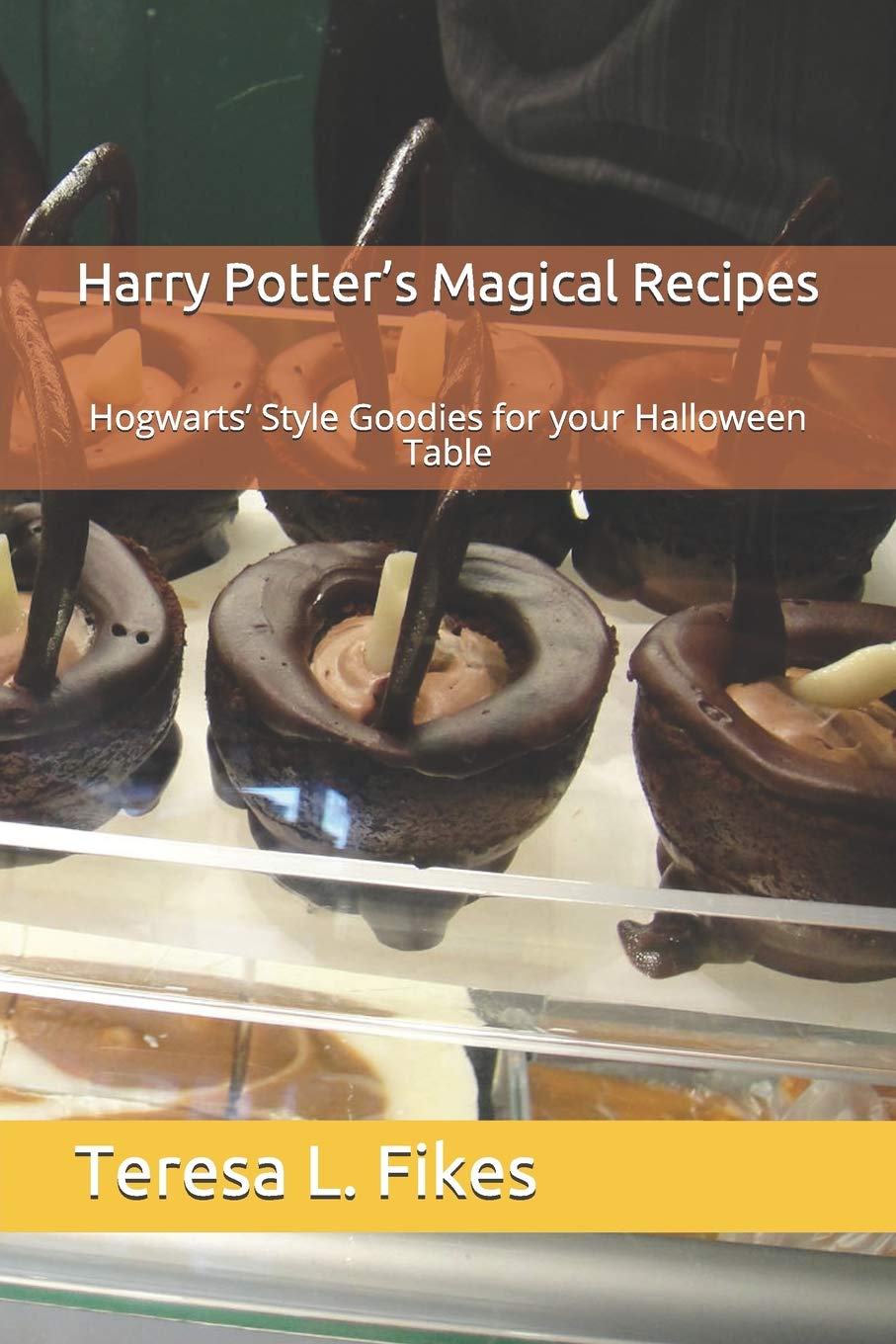 Harry Potters Magical Recipes: Hogwarts Style Goodies for your Halloween Table,Used
