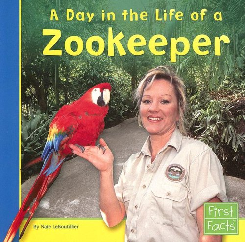 A Day in the Life of a Zookeeper (First Facts: Community Helpers at Work),Used