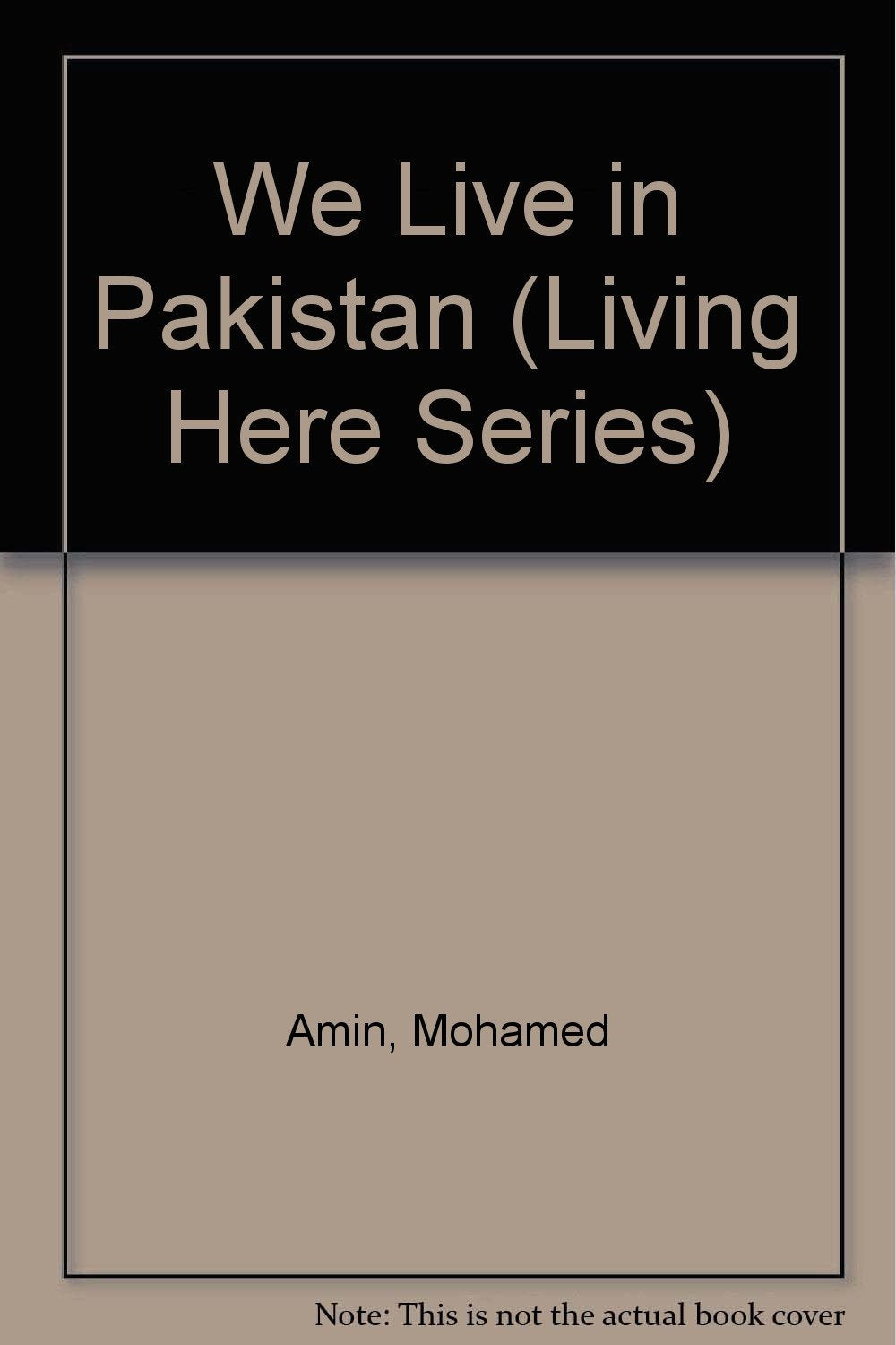 We Live in Pakistan (Living Here Series),Used