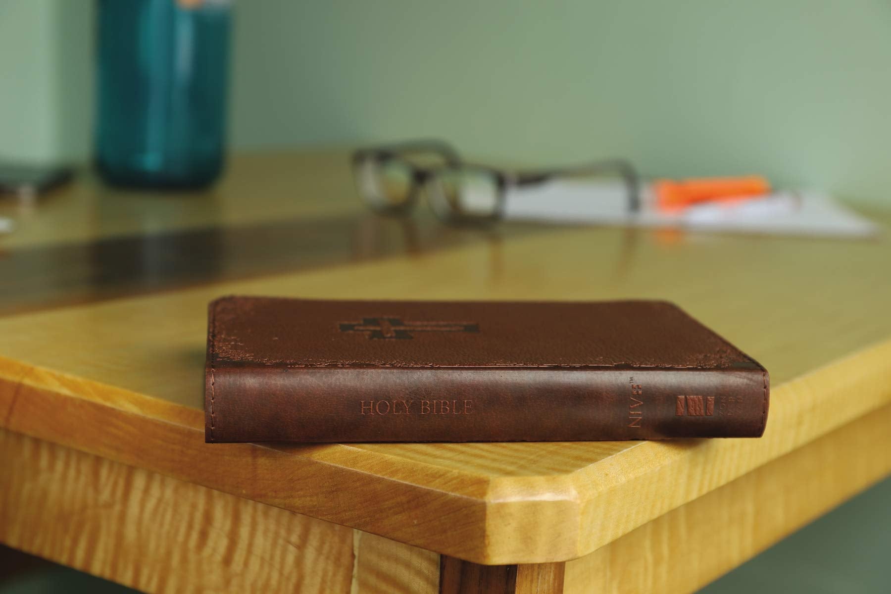 NIV, Graduation Gift, Bible Pack, Brown, Red Letter,Used