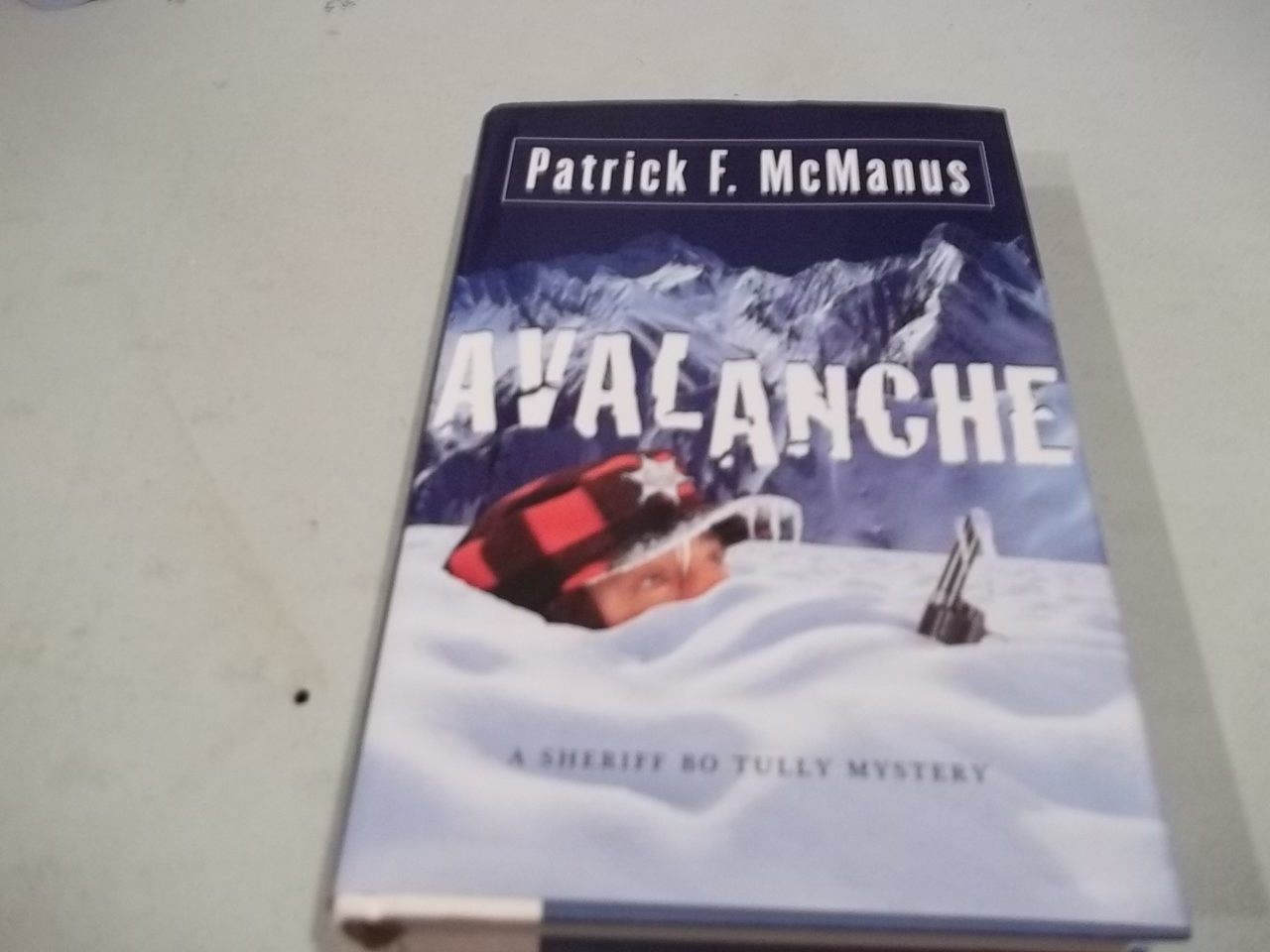 Avalanche: A Sheriff Bo Tully Mystery,Used