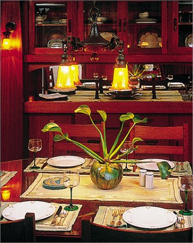 Living in the Arts and Crafts Style: A Home Decorating Workbook,New